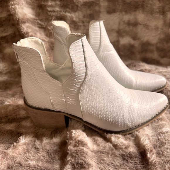 Snakeskin ankle boots - Picture 2 of 3